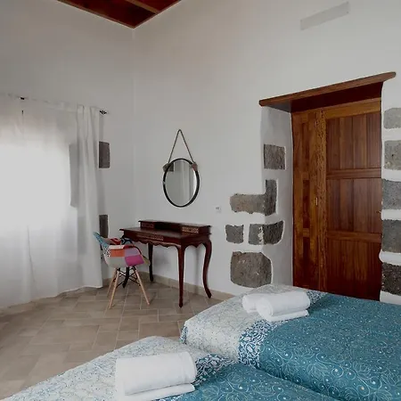 Caserio Leandro I Tías